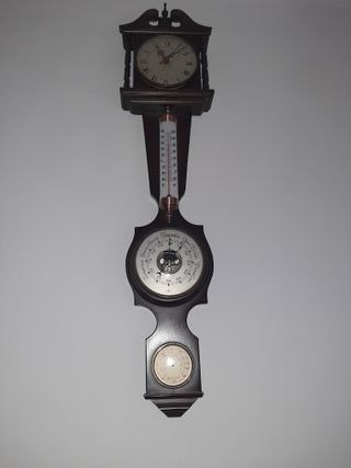 Reloj de pared con termómetro y barómetro