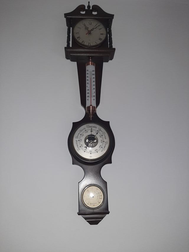 Orologio da parete con termometro e barometro