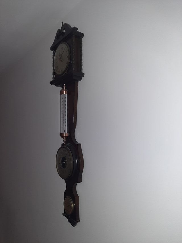 Orologio da parete con termometro e barometro