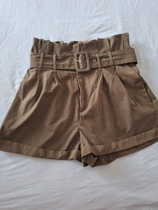 Shorts marrones con cinturón