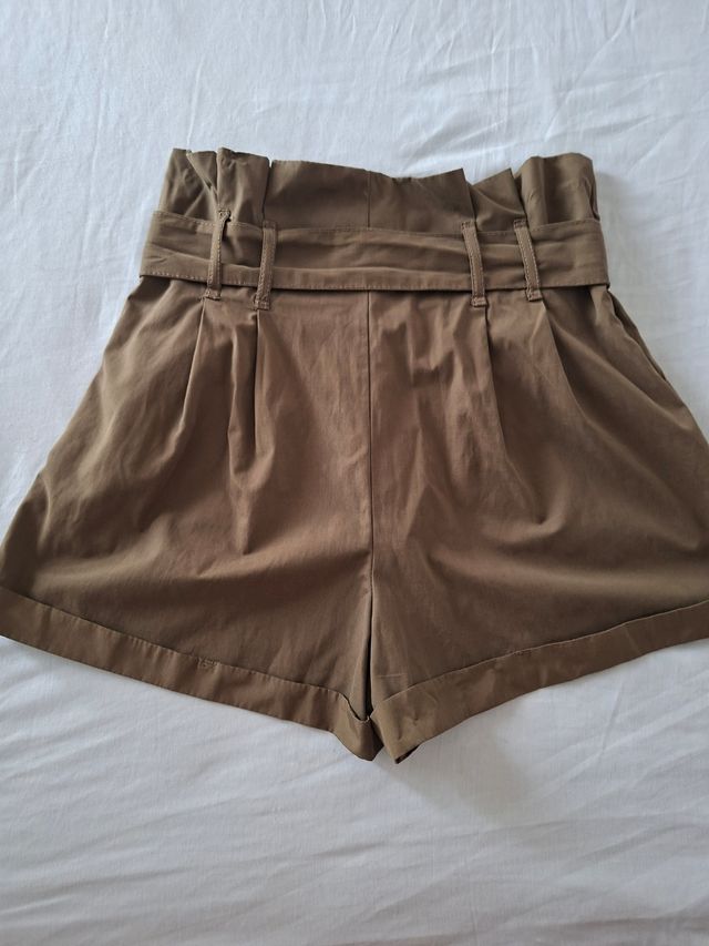 Shorts marrones con cinturón