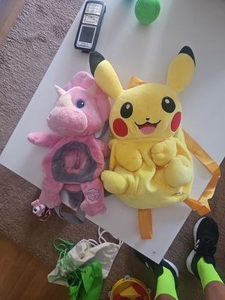 Pack:
Mochila Peluche Pikachu
Mochila Rinoceronte