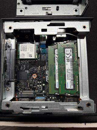 Mini PC ASUS PN40 