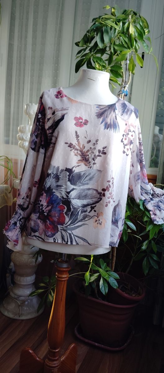 Blusa floral rosa y multicolor