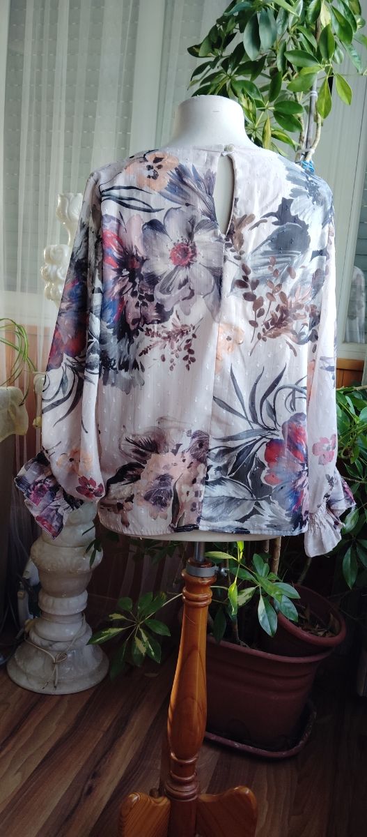 Blusa floral rosa y multicolor