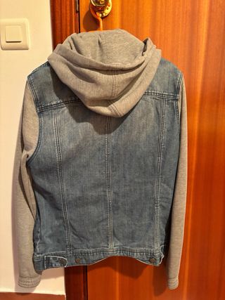 Chaqueta vaquera Bershka con capucha Talla L