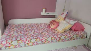 Cama nido blanca y rosa