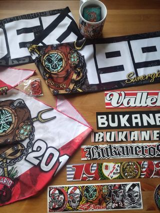 Lote Bufanda, pañuelo y Pegatinas Bukaneros