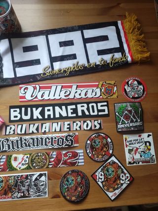 Lote Bufanda, pañuelo y Pegatinas Bukaneros