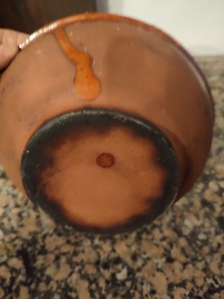 Antiguo cuenco de barro vidriado