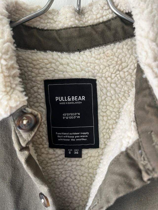 Chaqueta Pull&Bear verde militar con borreguito