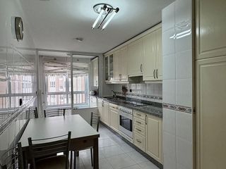 Piso en alquiler en Riazor - Los Rosales en Coruña (A)