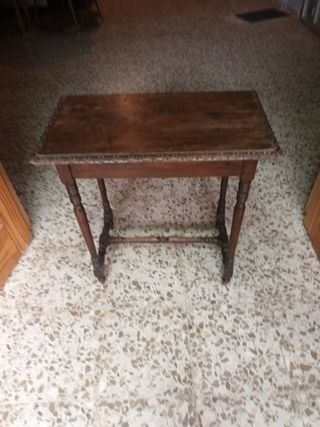 Mesa antigua de madera