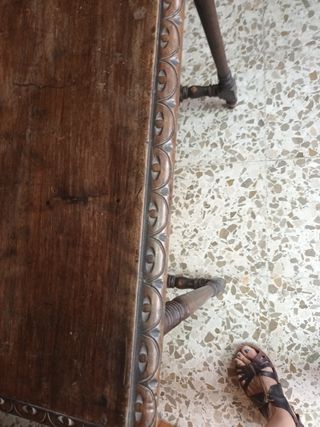 Mesa antigua de madera