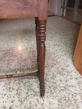 Mesa antigua de madera