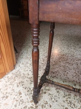 Mesa antigua de madera