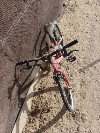 Bicicleta infantil roja