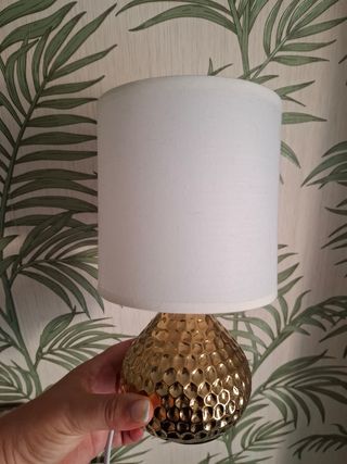 2 eleganti lampade da comodino dorate
