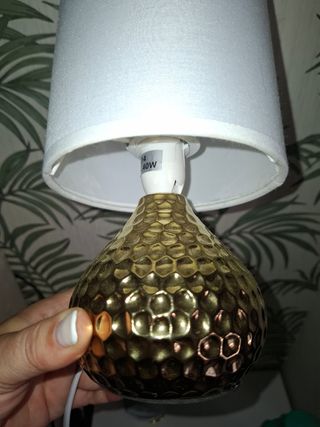2 eleganti lampade da comodino dorate