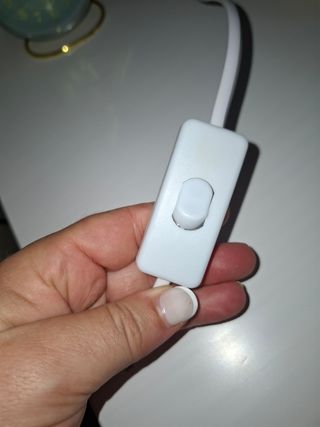 2 eleganti lampade da comodino dorate
