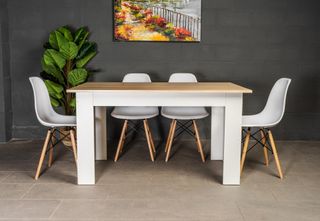 Set nórdico de mesa con 4 sillas