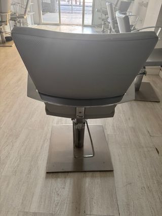 Silla - Sillon de peluquería gris y plateada