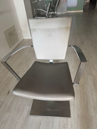 Silla - Sillon de peluquería gris y plateada
