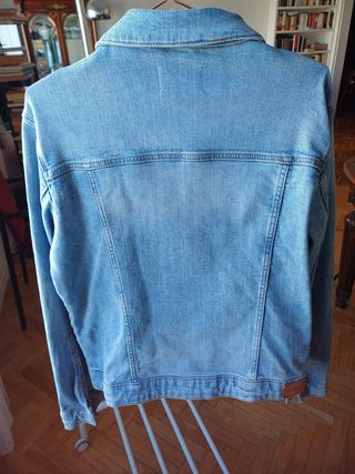 Chaqueta tejana Zara con botones y 4 bolsillos