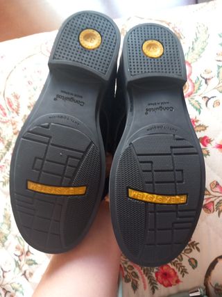 Zapatos colegiales con brillos. Marca Conguitos