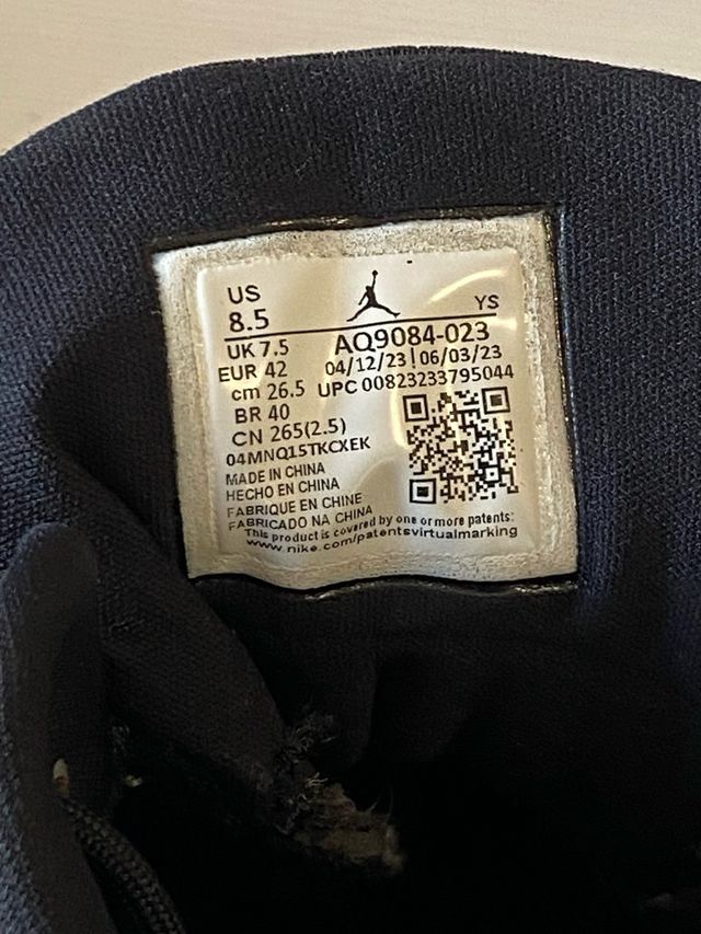 Zapatillas Air Jordan Negras y Rojas