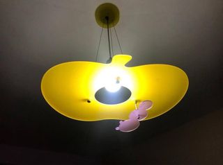 Lampadario per cameretta a forma di mela con bruco