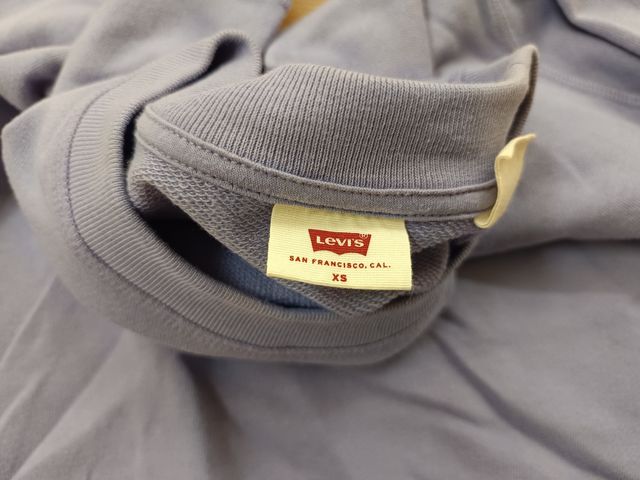 Sudadera Levi's morada con logo