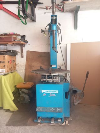 Desmontadora y equilibradora de ruedas