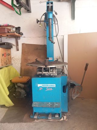 Desmontadora y equilibradora de ruedas