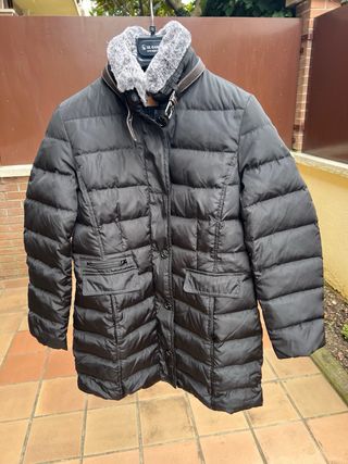 Abrigo de plumas de señora negro