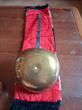 Cucharón antiguo bronce y hierro