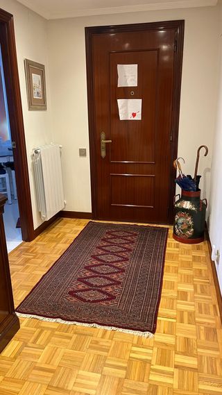 Alfombra persa, hecha a mano. Importada de Qatar. 