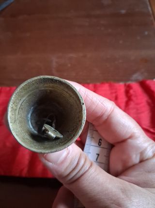 Campana antigua de bronce