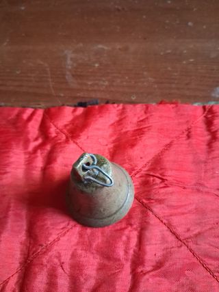 Campana antigua de bronce