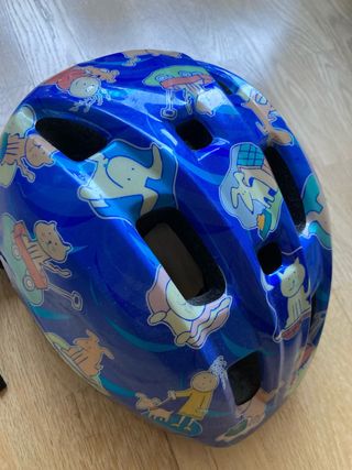 Casco bici infantil azul con dibujos