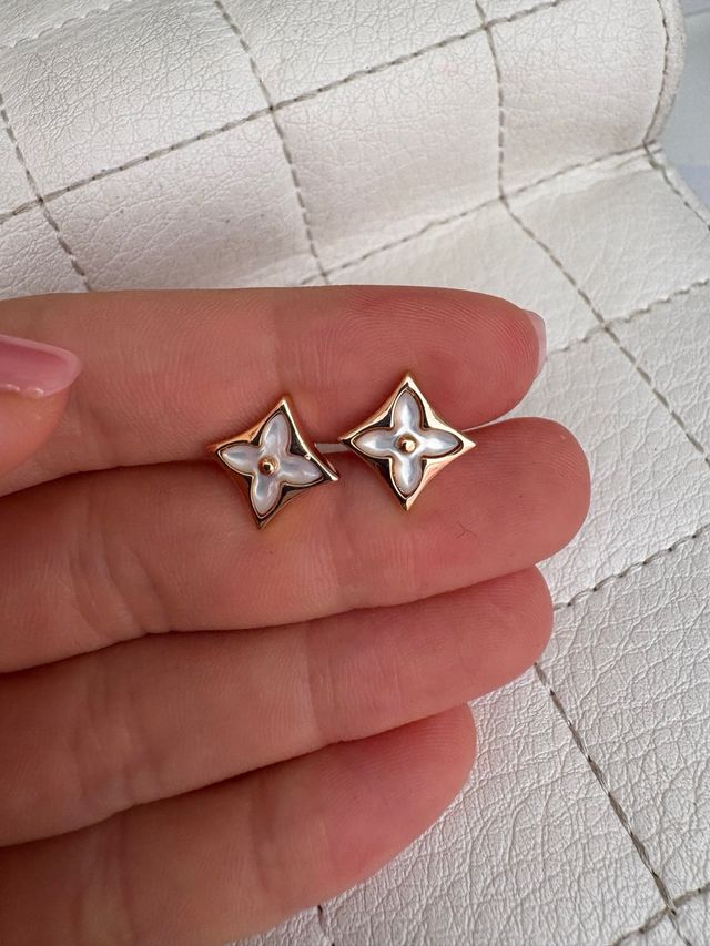 Pendientes Louis Vuitton Flor Blanca y Dorada