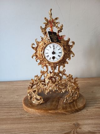 Reloj Ornamental Bañado en Oro
