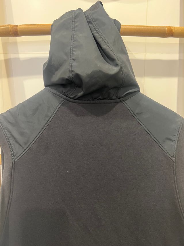 Sudadera sin mangas UNDER ARMOUR