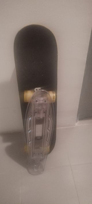 Monopatin CAROMA, regalo el otro tiene luces led. 