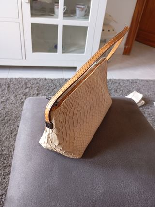 Bolso baguette Carolina Herrera beige