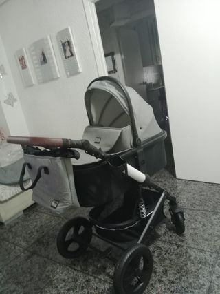 Carro con boso está comoNuevo 