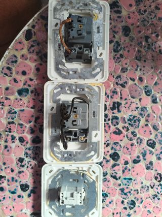 Interruptor BJC
2 Wnchufe dobles 