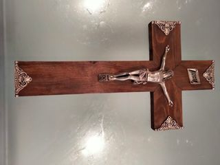 Crucifijo antiguo, de madera,
 para pared