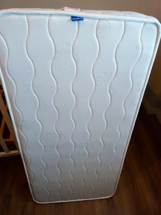 Cuna blanca con colchón