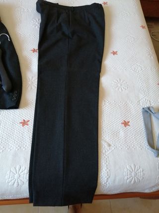 Traje de novio gris marengo